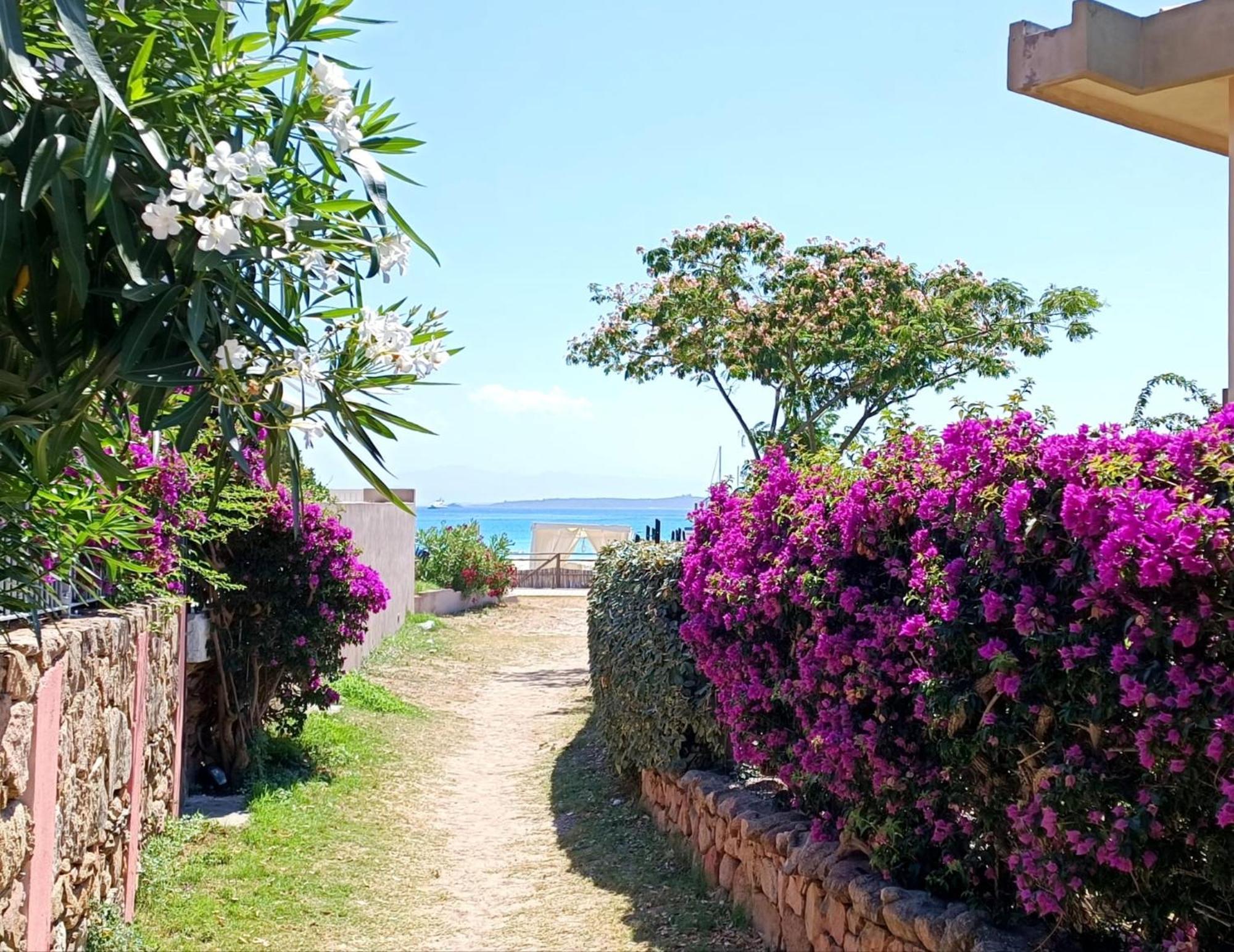 La Smeralda - Boutique Rooms And Breakfast Golfo Aranci Kültér fotó