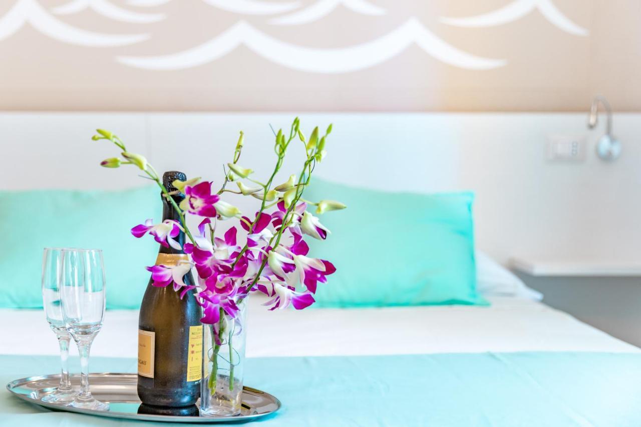 La Smeralda - Boutique Rooms And Breakfast Golfo Aranci Kültér fotó